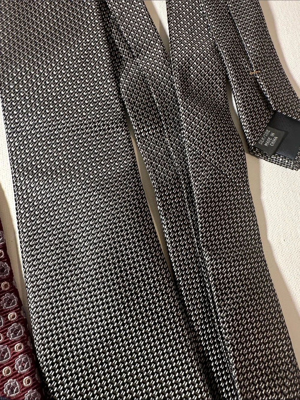 2 - MENS - JOSEPH ABBOUD TIES
